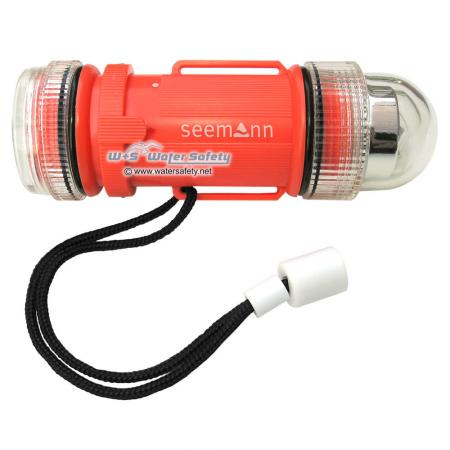 400435-seemann-unterwasser-signalblitz-mit-taschenlampe-1.jpg